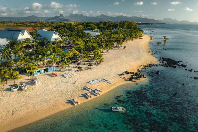 Victoria Beachcomber Resort & Spa