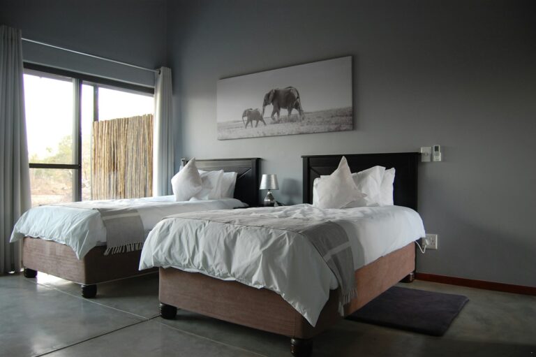 En-suite bedroom at Ngalas Rest 101, Mjejane Game Reserve