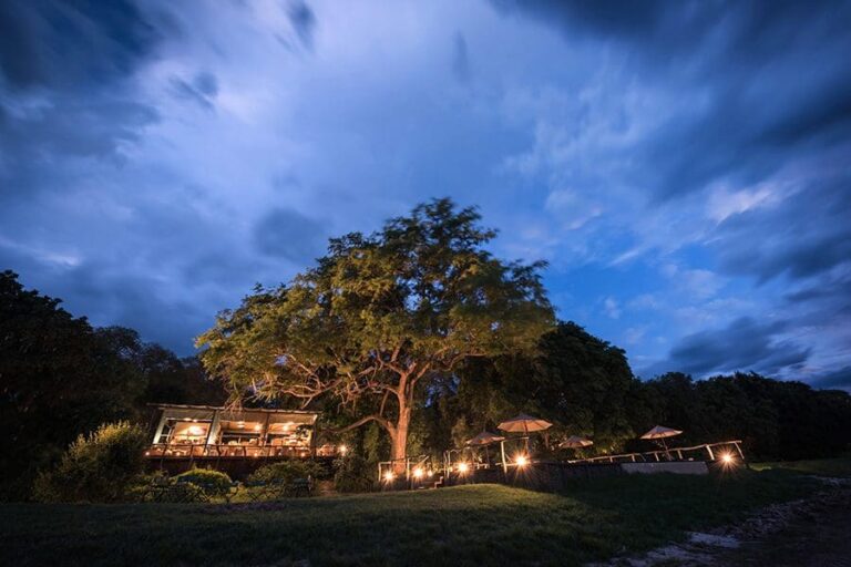 Shawa Luangwa Camp