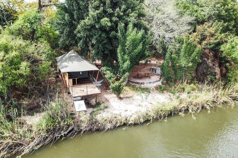 Mobola Island Lodge